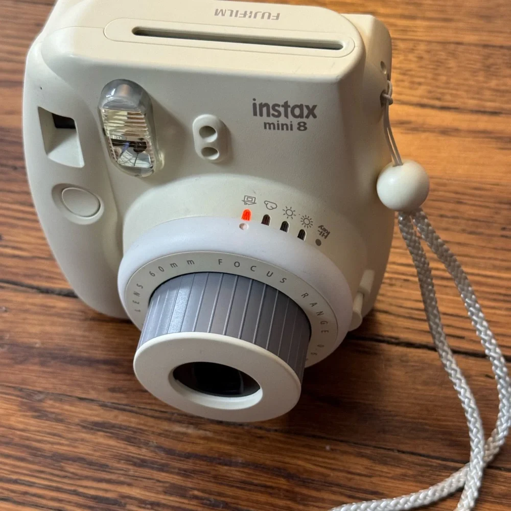 Fuji-film Instax Mini 8 Instant Camera - Cream